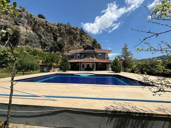 Luxury Nature Villa Located On A 6,000 M² Private Plot
