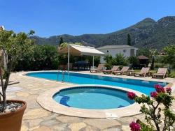 A Timeless Luxury Opening To The View