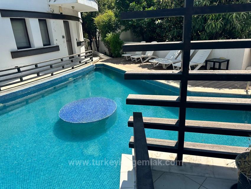 Современная Элегантность, Органично Вписанная В Реку.