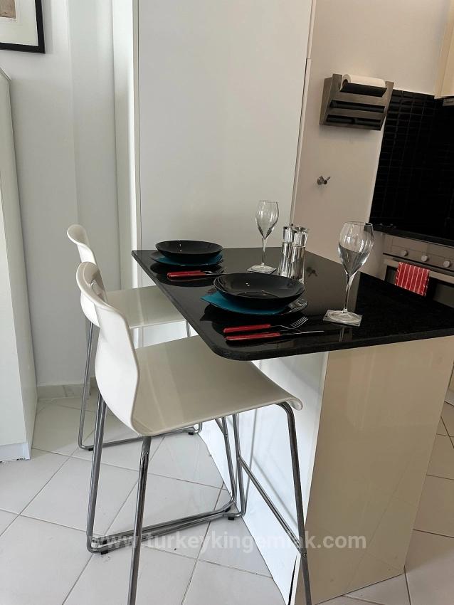 Современная Элегантность, Органично Вписанная В Реку.