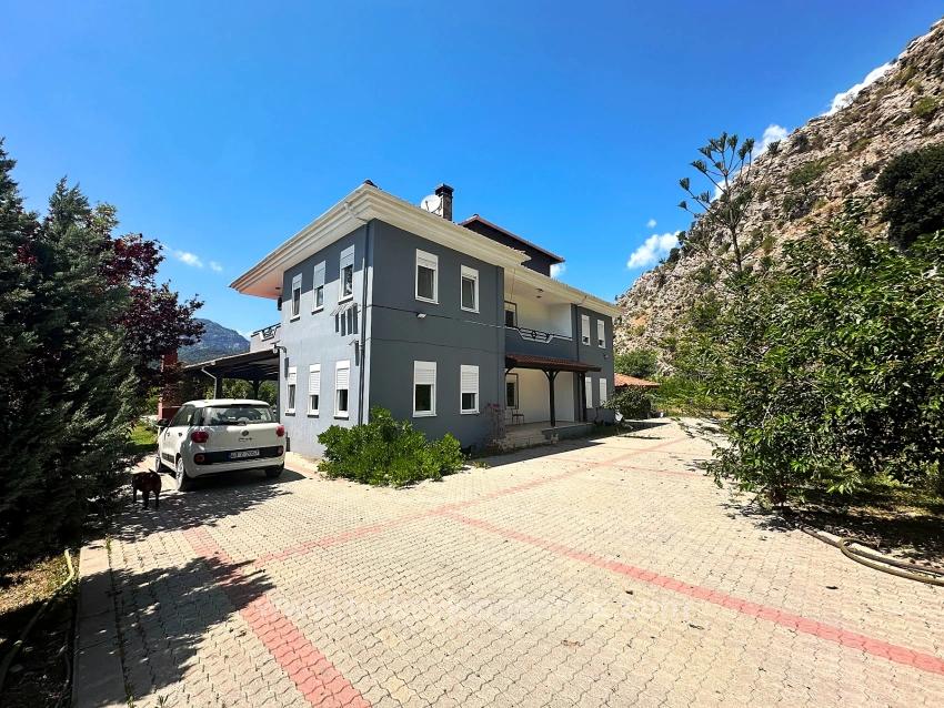 Роскошная Вилла На Природе, Расположенная На Частном Участке Площадью 6000 М².