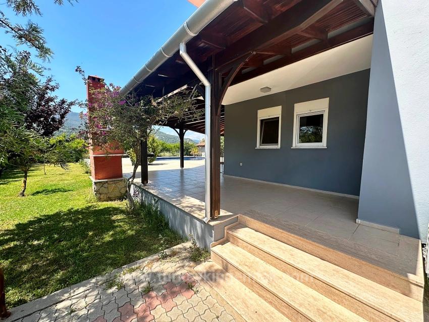 Роскошная Вилла На Природе, Расположенная На Частном Участке Площадью 6000 М².