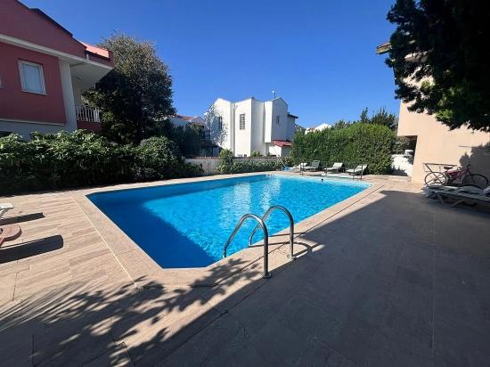 Квартира С Одной Спальней, Первый Этаж, Стильная И В Хорошем Состоянии.