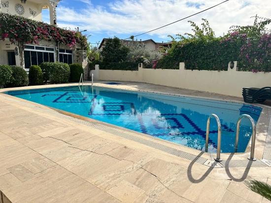 Продается Двухуровневая Вилла В Тихом И Спокойном Комплексе В Центре Дальяня.