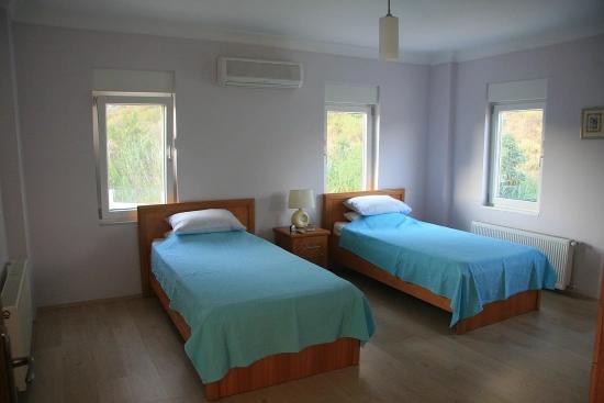 Роскошная Вилла На Природе, Расположенная На Частном Участке Площадью 6000 М².