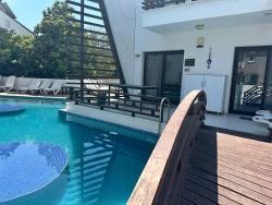 Современная Элегантность, Органично Вписанная В Реку.