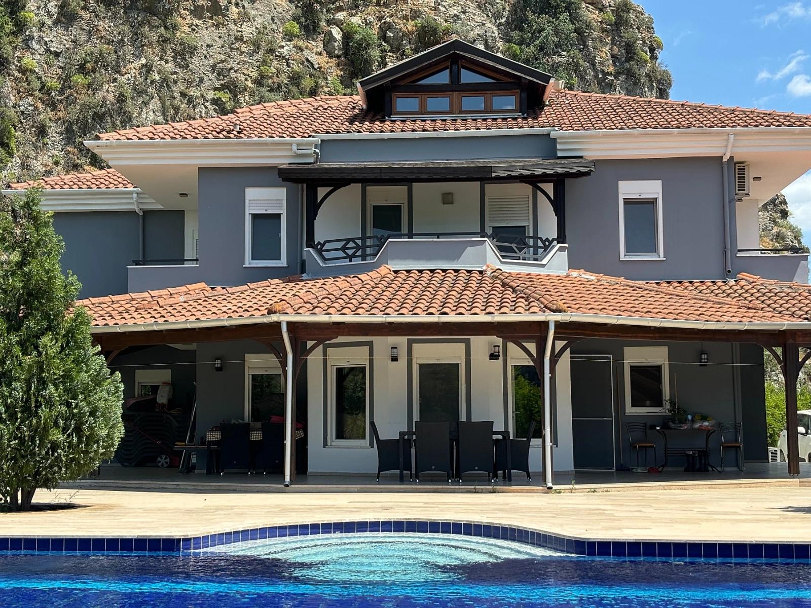6.000 M² Özel Arazide Konumlanan Lüks Doğa Villası