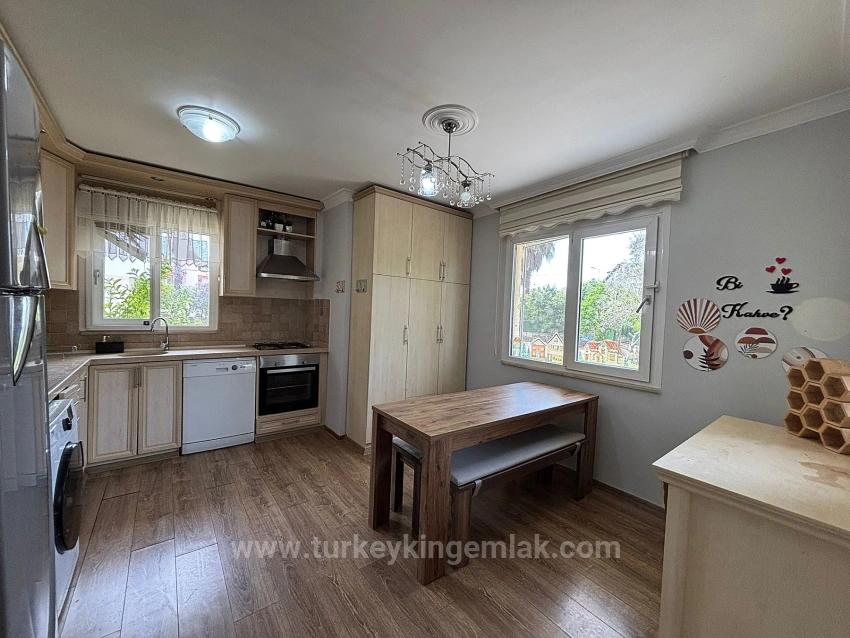 Küçük Bir Site İçerisinde Yer Alan Çekici Villa.