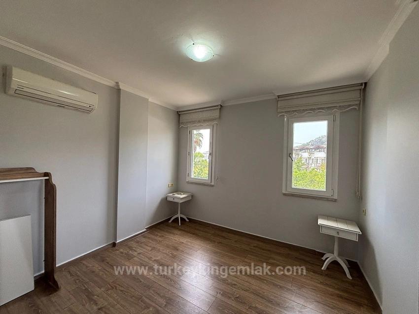 Küçük Bir Site İçerisinde Yer Alan Çekici Villa.