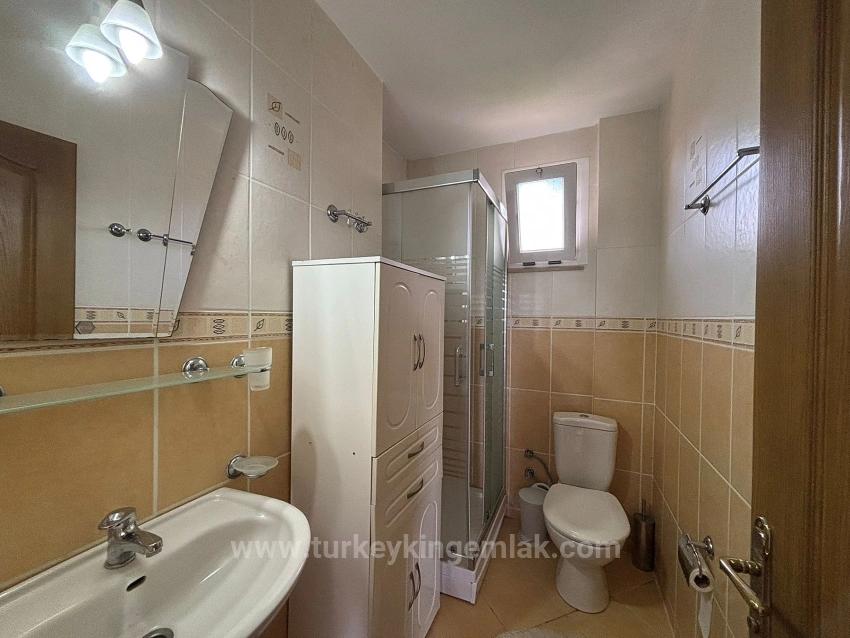 Küçük Bir Site İçerisinde Yer Alan Çekici Villa.