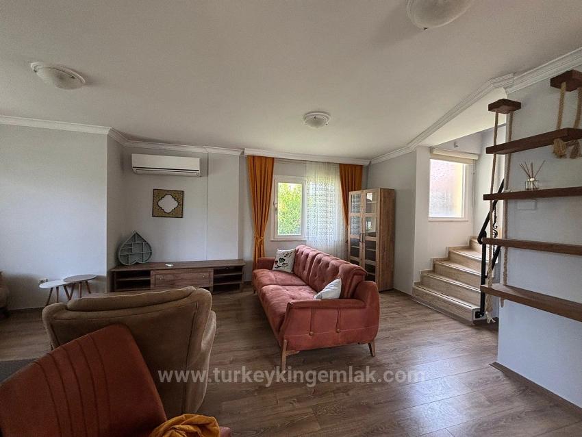 Küçük Bir Site İçerisinde Yer Alan Çekici Villa.