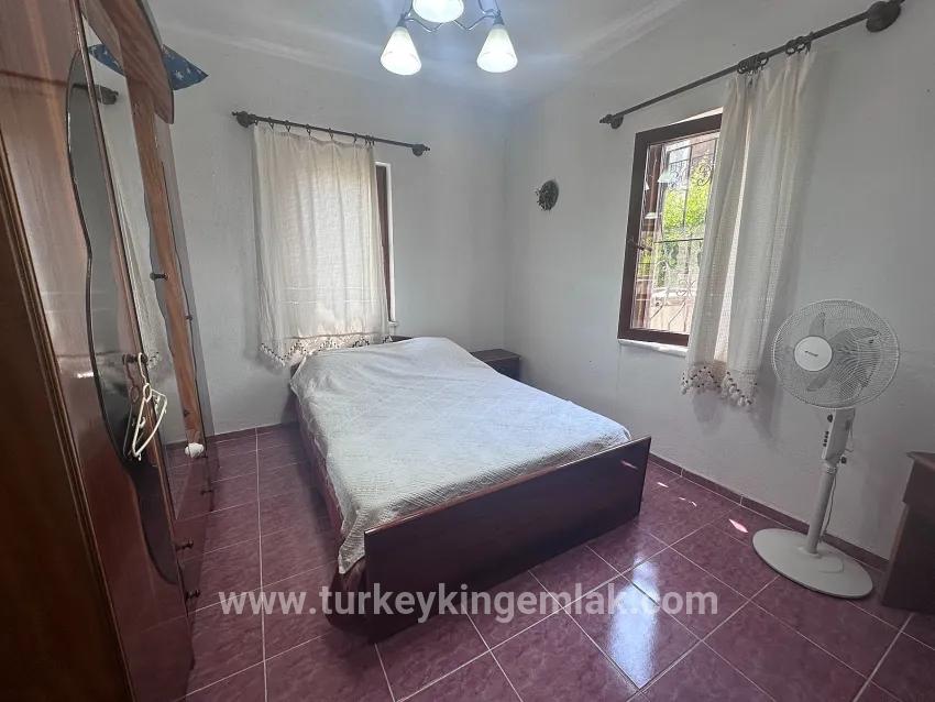 Dağ Manzaralı Ve Olgun Bahçeli Geniş Köy Evi