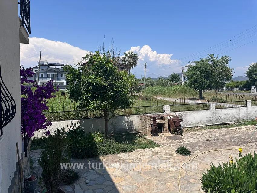 Dağ Manzaralı Ve Olgun Bahçeli Geniş Köy Evi