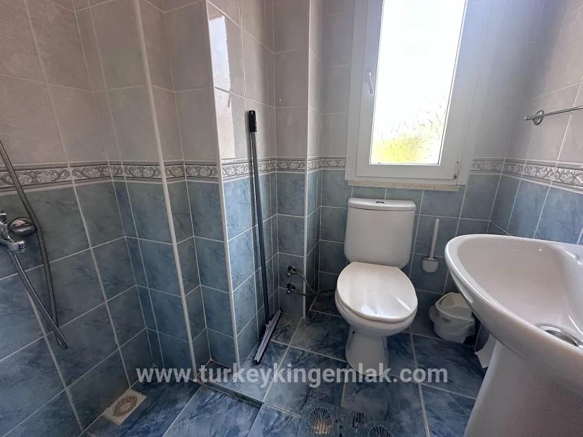 Gülpınar'da Dağ Manzaralı Ve Şehir Merkezine Yürüme Mesafesinde Müstakil Villa