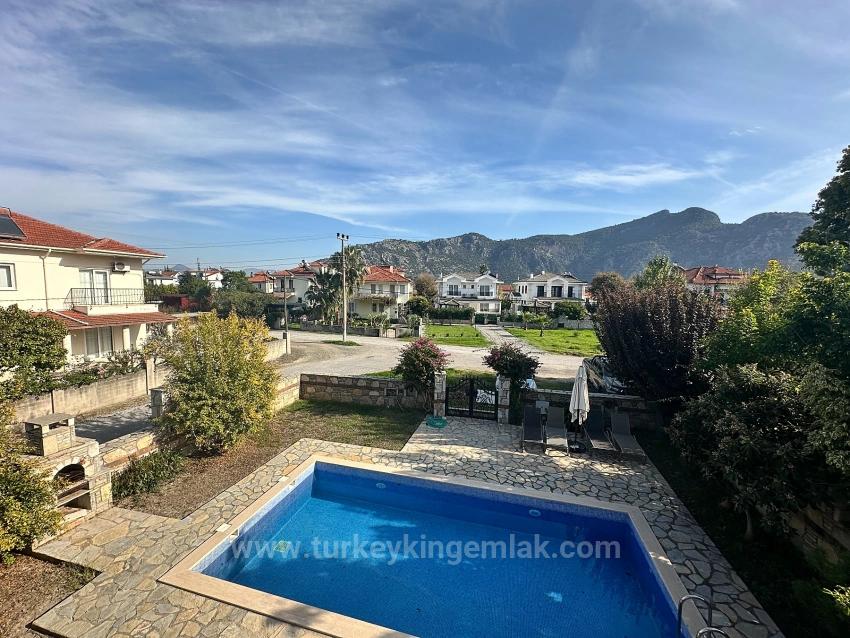 Metinler, Dalyan’da Dört Yatak Odalı Villa – Konfor, Işık Ve Dağ Huzurunun Buluştuğu Bir S