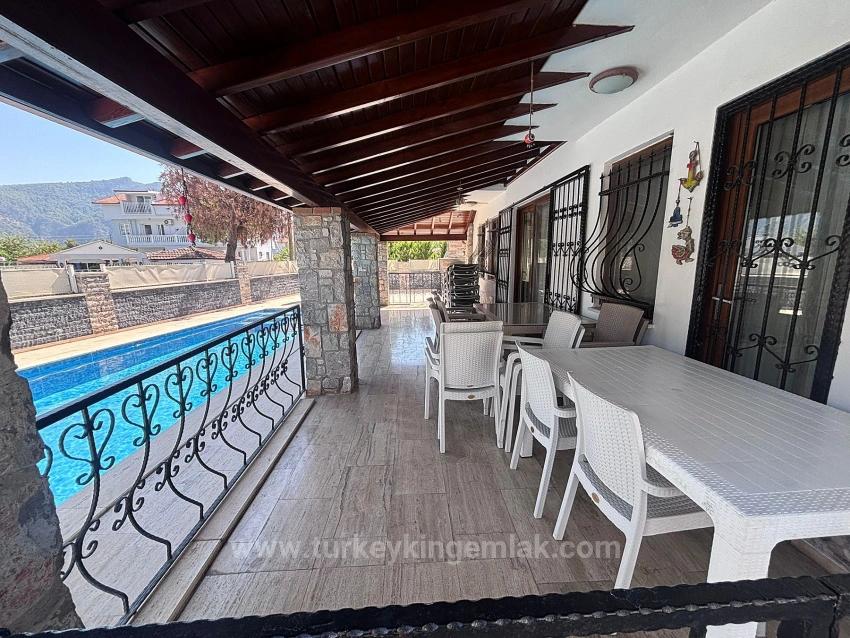 Dalyan Merkezde 5 Yatak Odalı Tripleks Villa