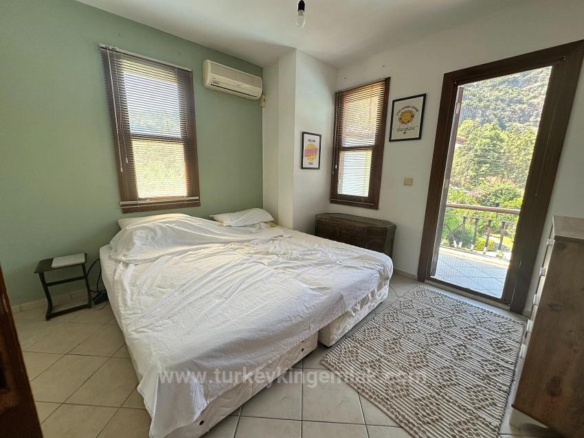 Gülpınar, Dalyan’da Şirin Bir Sitede İki Yatak Odalı Dubleks Villa