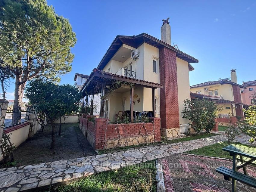 Küçük Bir Site İçerisinde, Ortak Havuzlu Villa