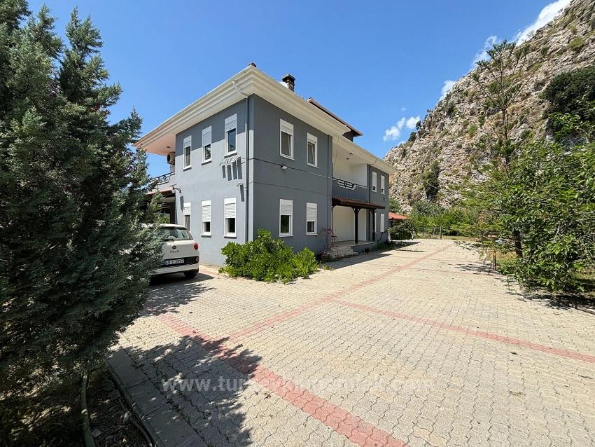 6.000 M² Özel Arazide Konumlanan Lüks Doğa Villası