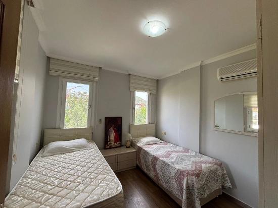 Küçük Bir Site İçerisinde Yer Alan Çekici Villa.