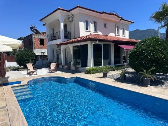 Doğanın Kalbinde Şık Villa