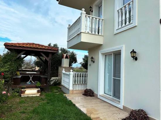 Metinler'de Ortak Havuzlu Şık Bahçe Katı Daire