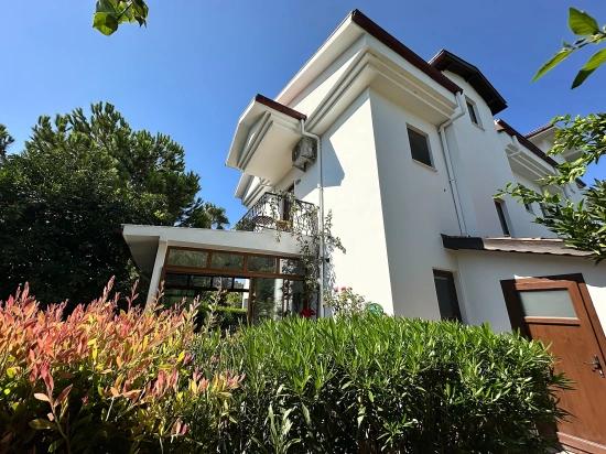 Dalyan Osmanağalar Bölgesinin 'De, Ortak Havuzlu Yarı Müstakil Villa