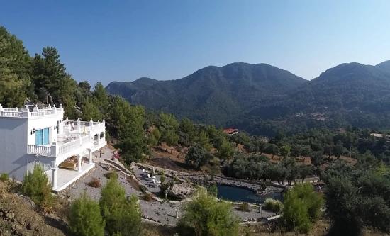Gökbel’de Eşsiz Deniz Manzaralı 7 Odalı Lüks Malikâne