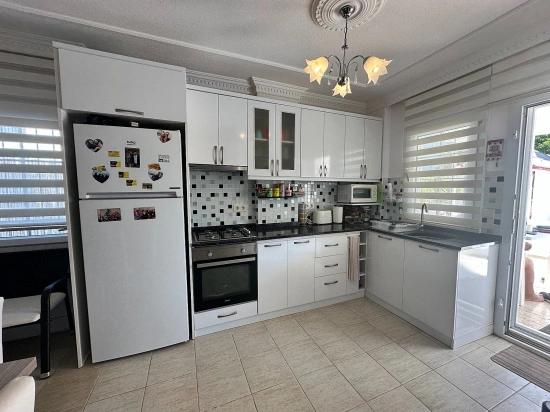 Villa Iris, Ortak Havuzlu, Modern Ve Yarı Müstakil Bir Villa