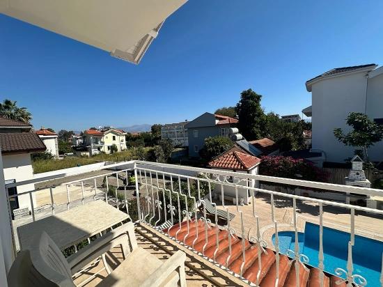 Villa Iris, Ortak Havuzlu, Modern Ve Yarı Müstakil Bir Villa