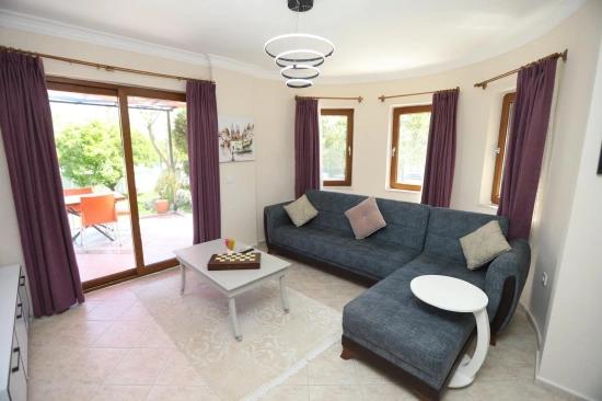 Dağ Manzaralı, Stil Sahibi Ve Tamamen Yenilenmiş Özel Villa