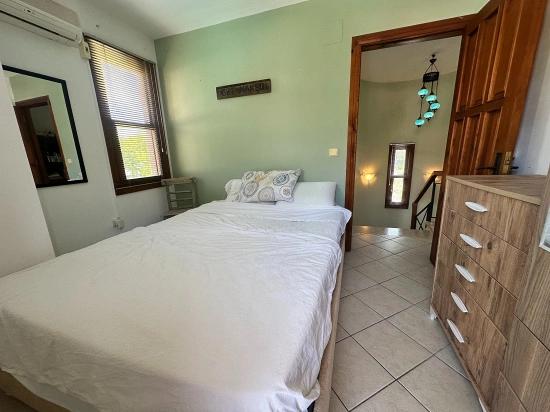 Gülpınar, Dalyan’da Şirin Bir Sitede İki Yatak Odalı Dubleks Villa