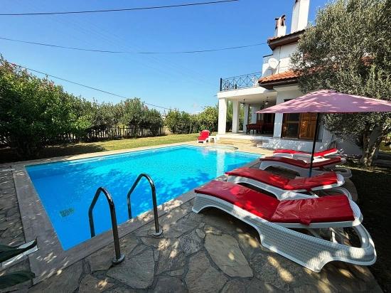 Dalyan Arıkbaşın Da Geleneksel Türk Mimarisi İzleri Taşıyan Satılık Müstakil Villa