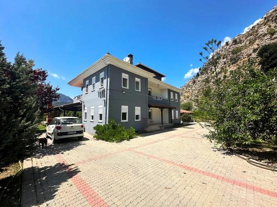 6.000 M² Özel Arazide Konumlanan Lüks Doğa Villası
