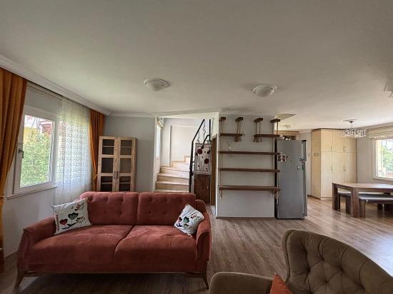 Küçük Bir Site İçerisinde Yer Alan Çekici Villa.
